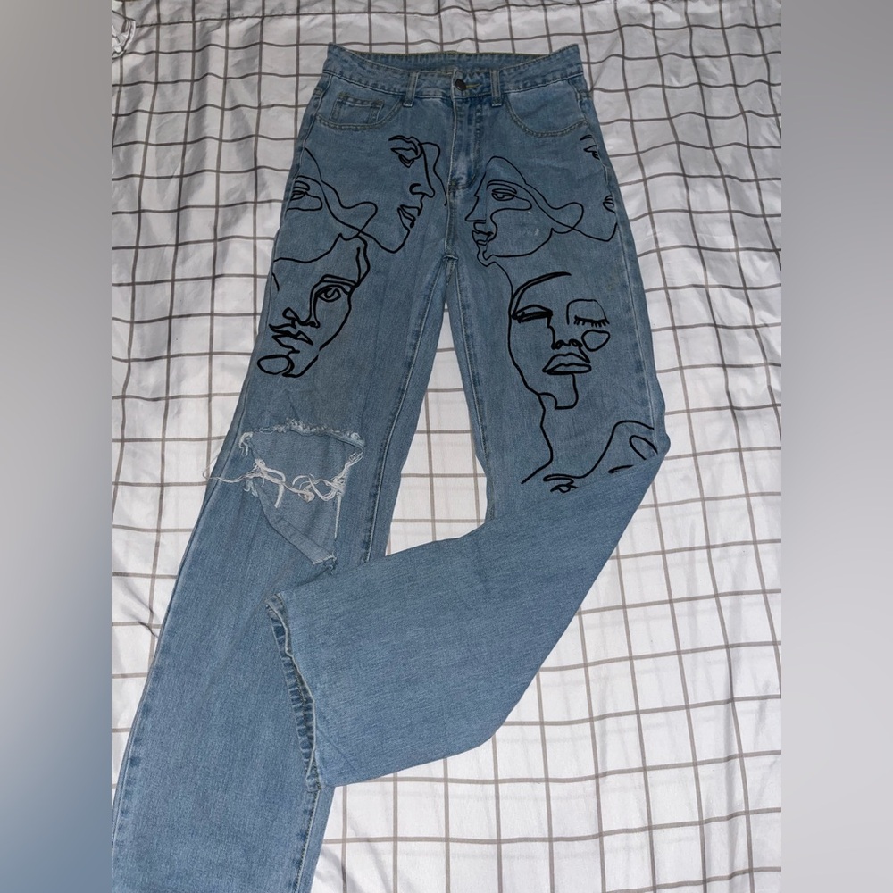 Artsy straight leg/ baggy shein jeans, with rip